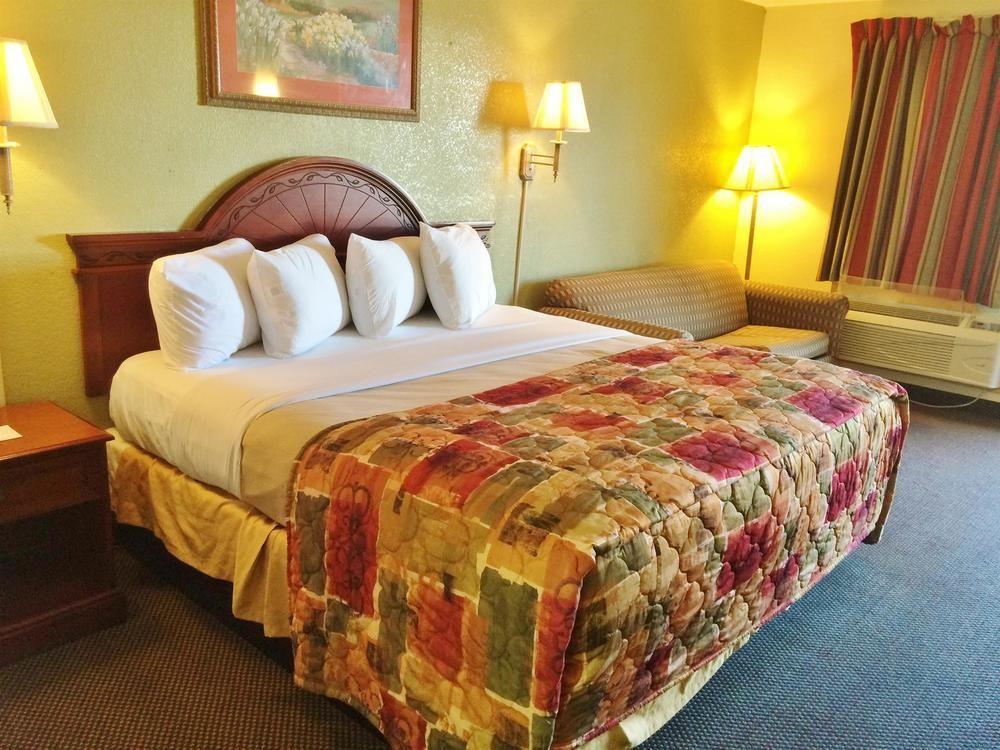 Diamond Inn Форрест-Сити Экстерьер фото